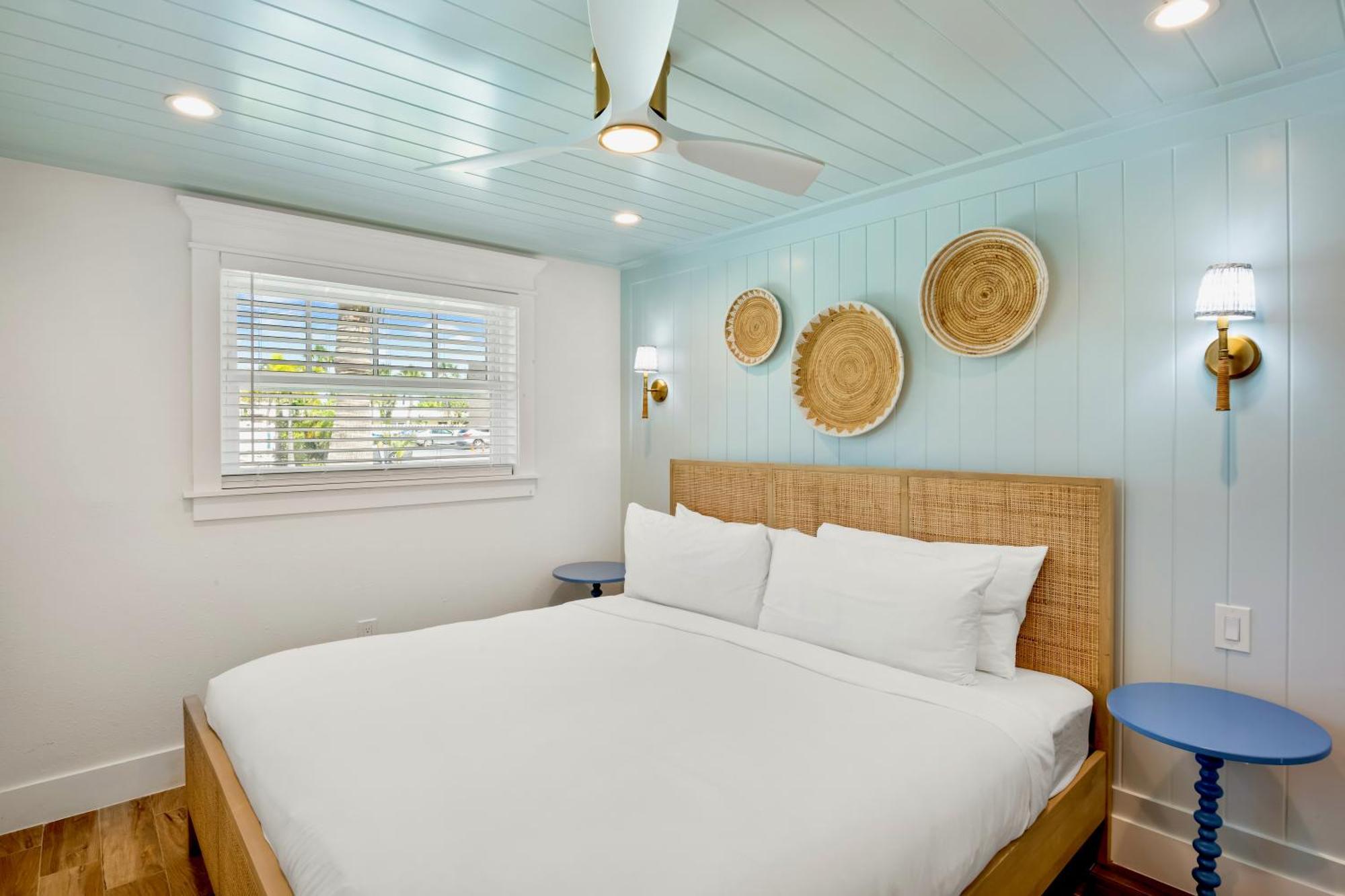 Tropical Breeze Resort Bee Ridge Екстериор снимка