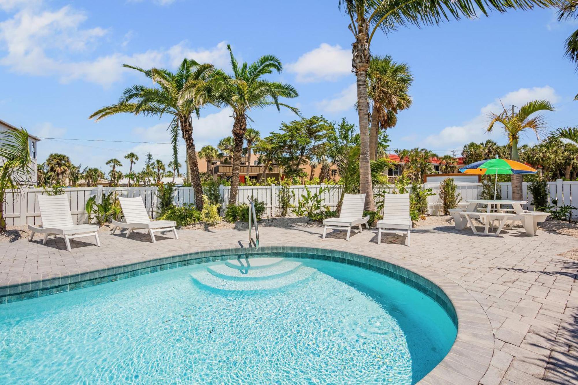 Tropical Breeze Resort Bee Ridge Екстериор снимка